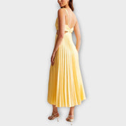 Elegante vestido midi de noche con plisado