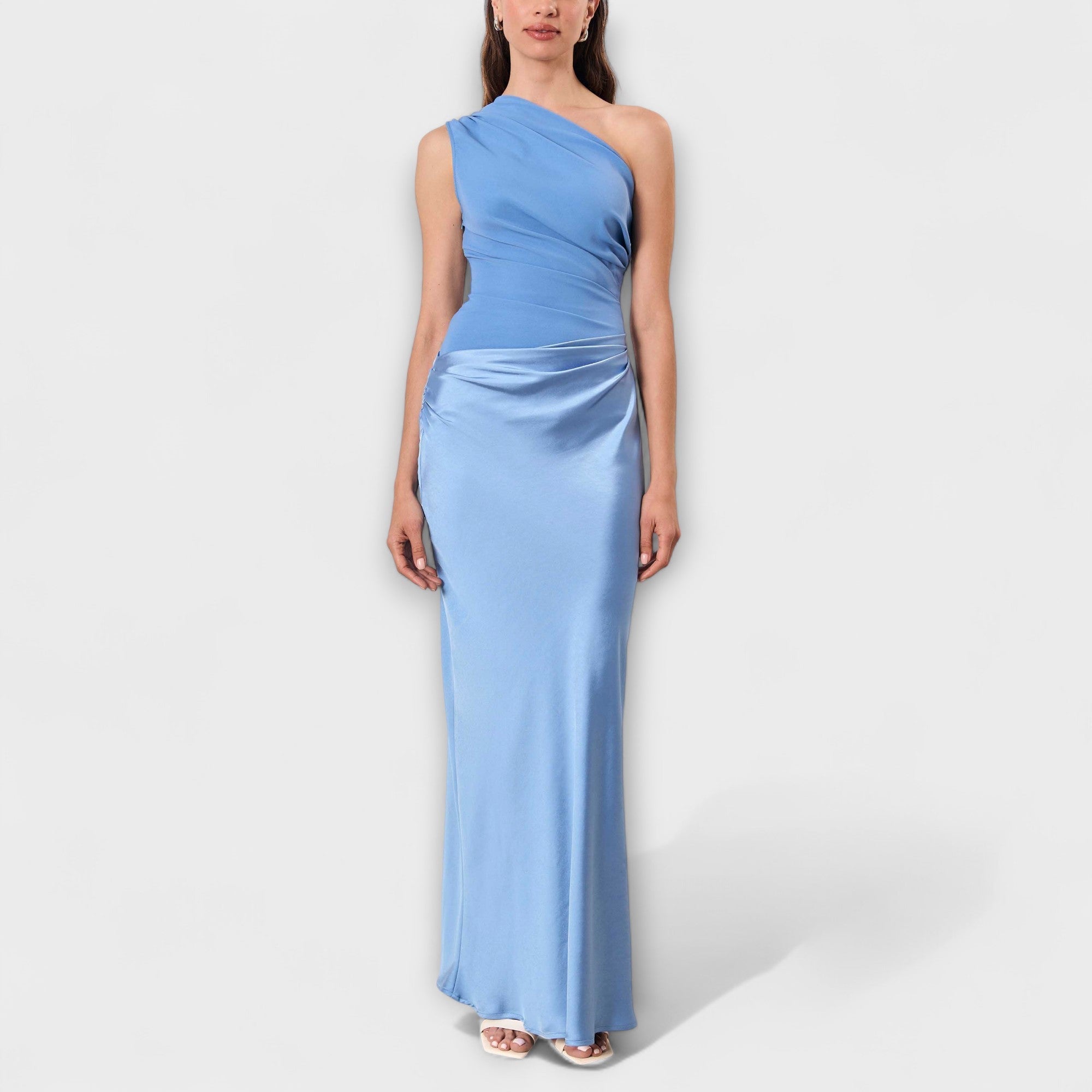 Vera – Vestido Asimétrico Satinado
