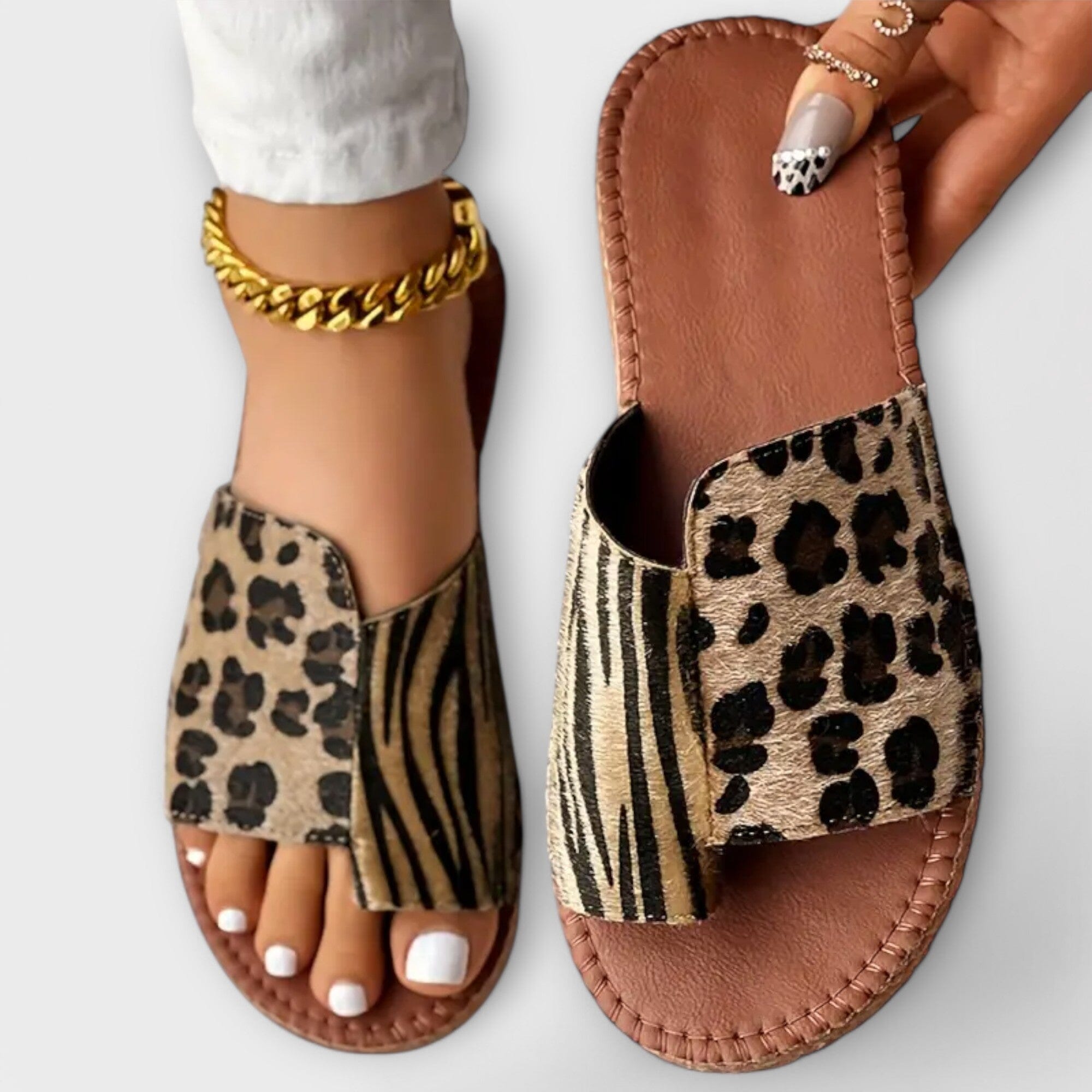 Pantolettes bicolores con estampado de leopardo elegantes