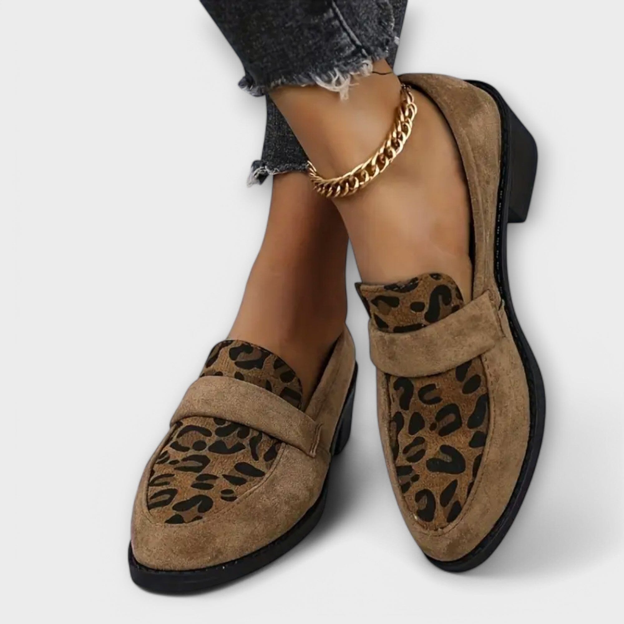Karla – Elegantes zapato de mujer con estampado de leopardo