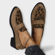 Karla – Elegantes zapato de mujer con estampado de leopardo