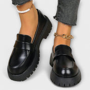 Mocasín para mujer con diseño ortopédico y cuña satinada