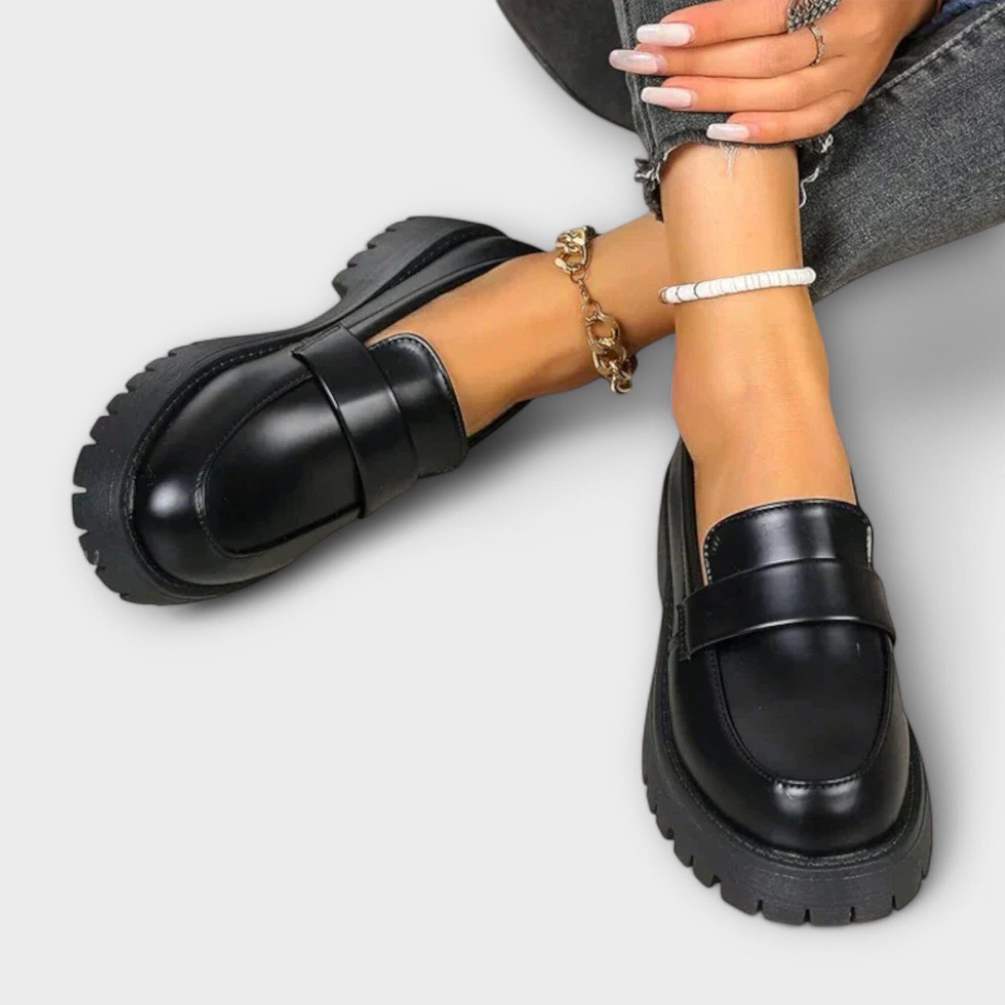 Mocasín para mujer con diseño ortopédico y cuña satinada