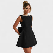Carrie – Vestido Mini con Lazo de Perlas