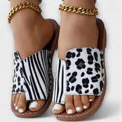 Pantolettes bicolores con estampado de leopardo elegantes