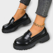 Mocasín para mujer con diseño ortopédico y cuña satinada